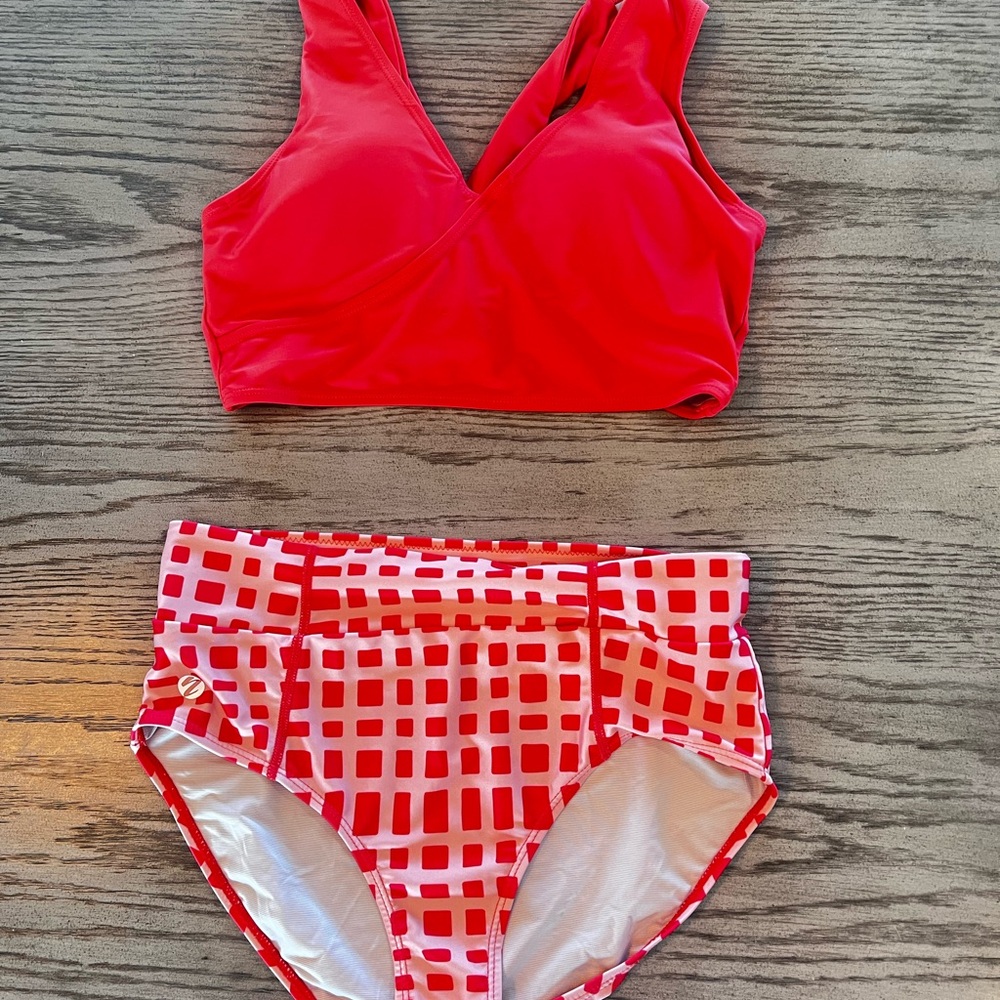 Red and White High-Waisted Bikini with Geometric Pattern